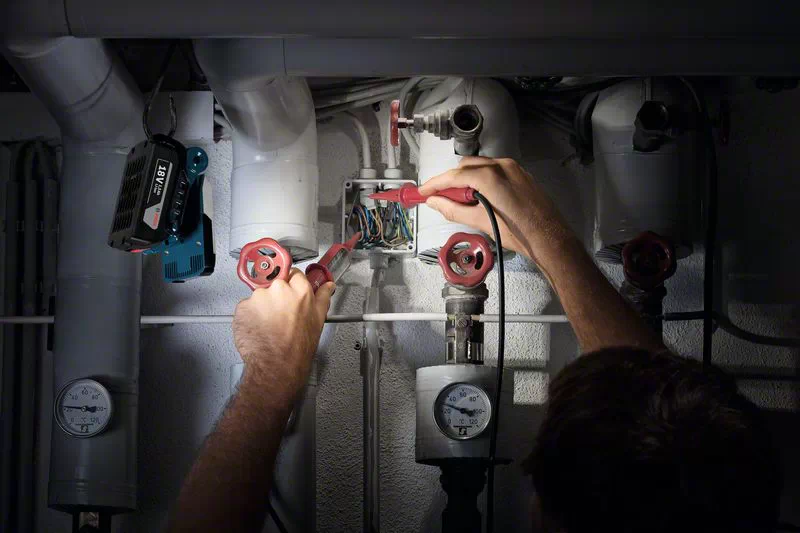 Фонарь Bosch с поворотным механизмом