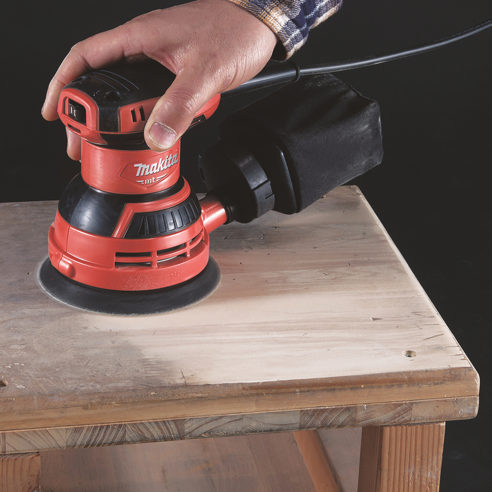 Эксцентриковая шлифмашина Makita M9204 вид сбоку