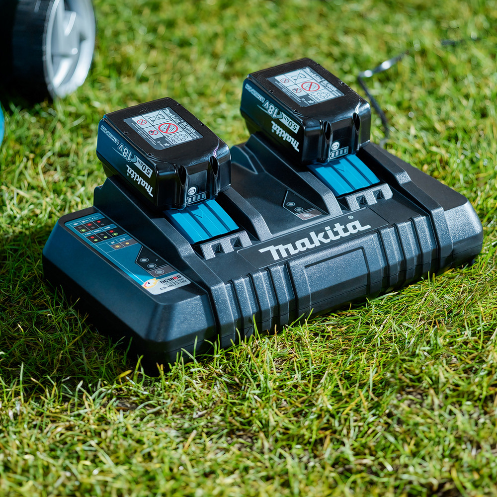 Зарядное устройство Makita DC18RD с аккумуляторами