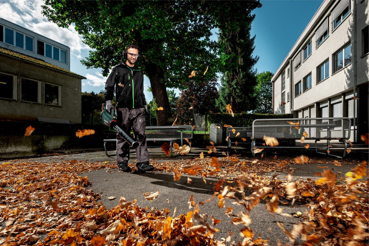 Аккумуляторная воздуходувка Metabo LB 18 LTX BL вид сбоку