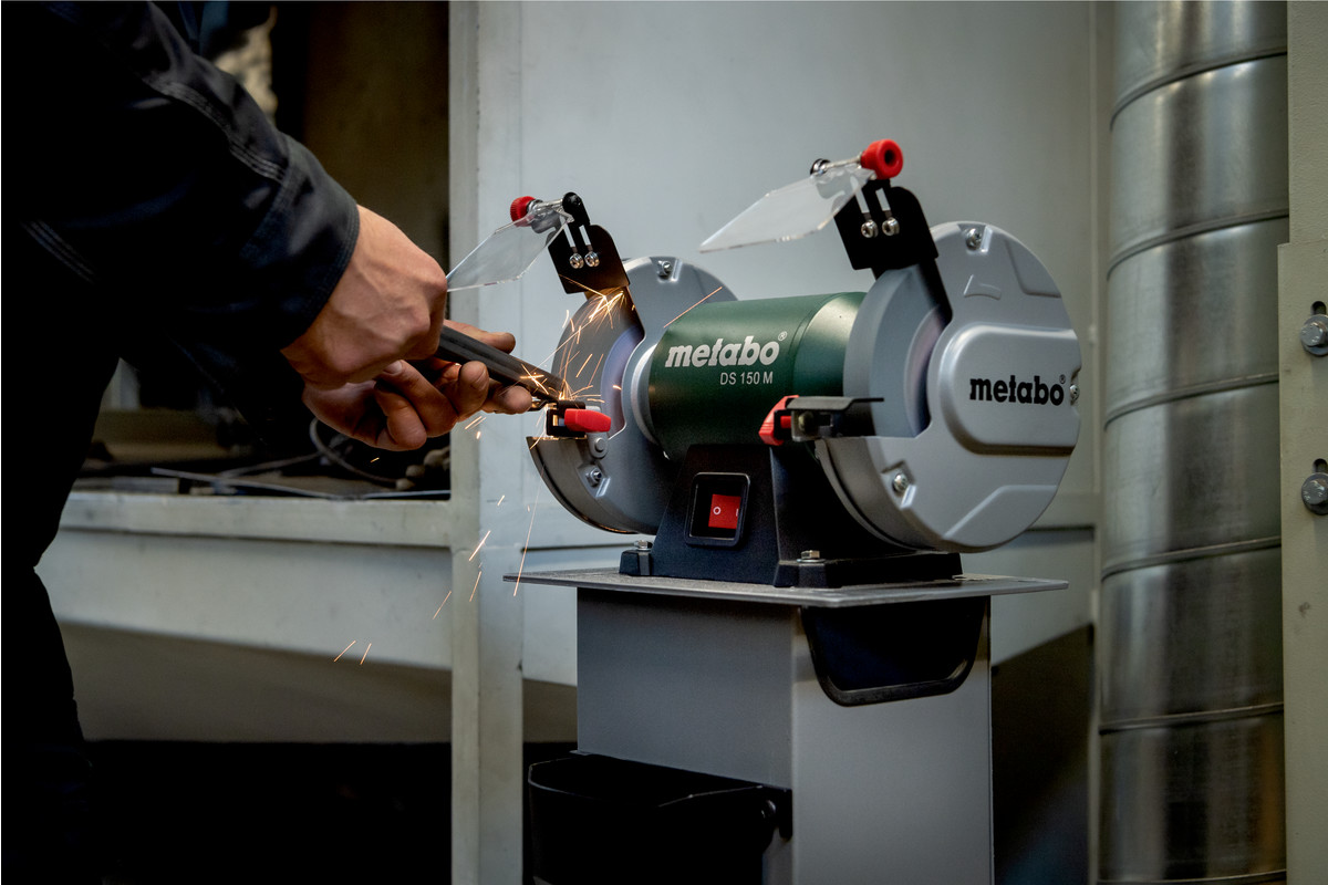 Верстат Metabo з двома шліфувальними кругами