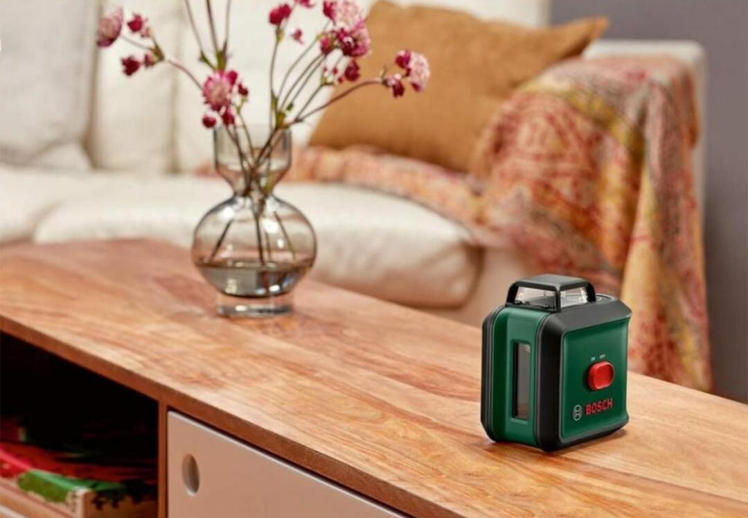 Нівелір Bosch UniversalLevel 360 у роботі